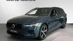 Blå Begagnad 2023 Volvo V60 Plus Kombi | 369 900 kr (Marknadspris)