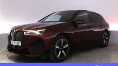 Röd Begagnad 2022 BMW iX Sport Line SUV | 565 900 kr (Marknadspris)