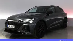 Grå Begagnad 2023 Audi Q8 e-tron S-Line SUV | 618 900 kr (Marknadspris)