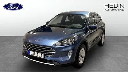 Blå Begagnad 2023 Ford Kuga Titanium SUV | 269 900 kr (Marknadspris)