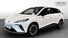 Vit (white) Begagnad 2022 MG MG4 EV Luxury Halvkombi | 249 900 kr (Marknadspris)
