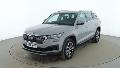 Grå Begagnad 2023 Skoda Kodiaq Style SUV | 384 000 kr (Marknadspris)