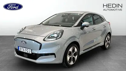 Grå (silver) Begagnad 2025 Ford Puma Gen-E SUV | 379 900 kr (Marknadspris)
