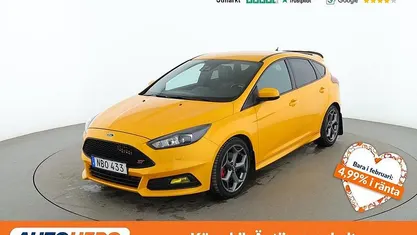 Gul Begagnad 2016 Ford Focus ST Halvkombi | 161 000 kr (Marknadspris)