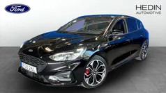 Svart (black) Begagnad 2021 Ford Focus ST-Line X Halvkombi | 194 900 kr (Marknadspris)