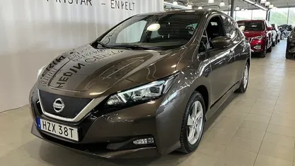 Begagnad Nissan Leaf N-Connecta 160 kW (218 HK) 2022 Halvkombi