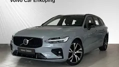Grå Begagnad 2023 Volvo V60 Plus Kombi | 379 900 kr (Marknadspris)