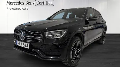 Svart Begagnad 2021 Mercedes GLC300e AMG SUV | 369 900 kr (Marknadspris)