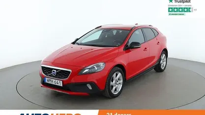 Röd Begagnad 2014 Volvo V40 CC Summum Kombi | 109 000 kr (Marknadspris)