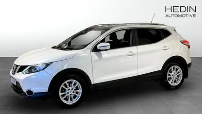 Svart Begagnad 2015 Nissan Qashqai Tekna SUV | 139 900 kr (Marknadspris)