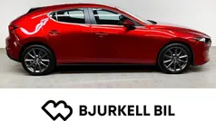 Röd Begagnad 2021 Mazda 3 Halvkombi | 239 900 kr (Marknadspris)