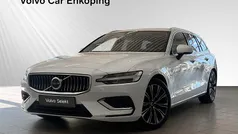 Vit Begagnad 2022 Volvo V60 Core Kombi | 379 900 kr (Marknadspris)