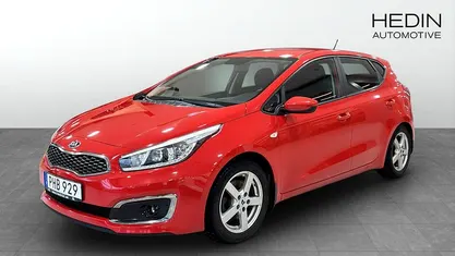 Röd Begagnad 2017 Kia Ceed Halvkombi | 99 900 kr (Marknadspris)