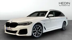 Vit (white) Begagnad 2022 BMW 530e M Sport Kombi | 374 700 kr (Marknadspris)