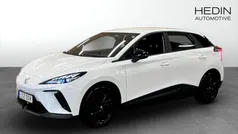Vit (white) Begagnad 2023 MG MG4 EV Halvkombi | 259 900 kr (Marknadspris)