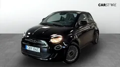 Svart (black) Begagnad 2020 Fiat 500e Icon Halvkombi | 184 900 kr (Marknadspris)