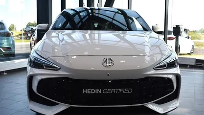 Vit Begagnad 2024 MG MG3 Luxury Halvkombi | 189 900 kr (Superpris)