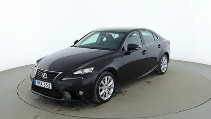 Svart Begagnad 2015 Lexus IS300h Executive Line Sedan | 152 000 kr (Bra pris)