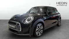 Svart (black) Begagnad 2022 Mini Cooper SE Comfort Halvkombi | 218 700 kr (Marknadspris)
