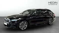 Svart (black) Begagnad 2024 BMW 530e M Sport Kombi | 678 700 kr (Bra pris)