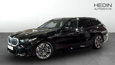 Svart (black) Begagnad 2025 BMW 530e M Sport Kombi | 638 700 kr (Bra pris)