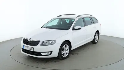 Vit Begagnad 2016 Skoda Octavia Ambition Kombi | 108 000 kr (Marknadspris)