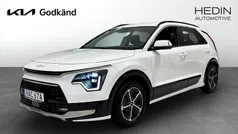 Vit (white) Begagnad 2022 Kia Niro SUV | 294 900 kr (Marknadspris)