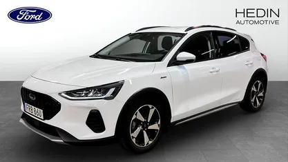 Vit Begagnad 2022 Ford Focus Active Halvkombi | 214 900 kr (Marknadspris)