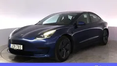 Blå Begagnad 2021 Tesla Model 3 Standard Range Plus Sedan | 267 900 kr (Marknadspris)