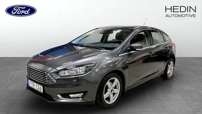 Grå Begagnad 2015 Ford Focus Titanium Halvkombi | 99 000 kr (Dyr)