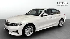 Vit (white) Begagnad 2020 BMW 330e Luxury Line Sedan | 219 900 kr (Marknadspris)