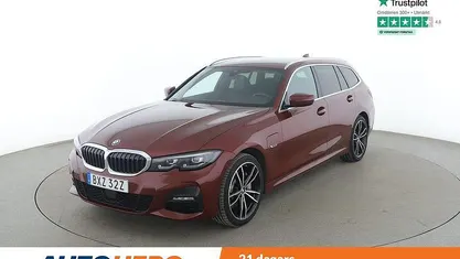 Röd Begagnad 2021 BMW 330e M Sport Kombi | 310 000 kr (Marknadspris)