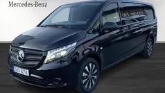 Svart Begagnad 2023 Mercedes e-Vito Minibuss | 399 900 kr