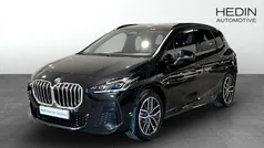 Svart Begagnad 2023 BMW 225 Active Tourer M Sport Minibuss | 409 700 kr (Marknadspris)