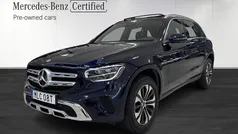 Mörkblå (blue) Begagnad 2022 Mercedes GLC300e SUV | 449 900 kr (Marknadspris)