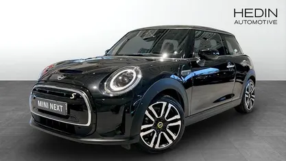 Svart Begagnad 2023 Mini Cooper SE Halvkombi | 248 700 kr (Marknadspris)
