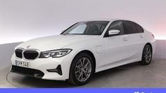 Vit Begagnad 2020 BMW 330e Sport Line Sedan | 259 900 kr (Marknadspris)