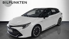 Vitmetallic/svart tak Begagnad 2020 Toyota Corolla Sport Kombi | 249 900 kr (Superpris)