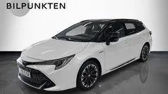 Vitmetallic/svart tak Begagnad 2020 Toyota Corolla Sport Kombi | 249 900 kr (Marknadspris)