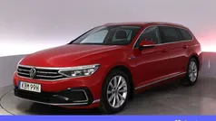 Röd Begagnad 2020 VW Passat Executive Kombi | 223 900 kr (Marknadspris)