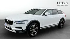 Vit (white) Begagnad 2018 Volvo V90 CC Momentum Kombi | 269 000 kr (Marknadspris)
