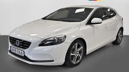 Grå Begagnad 2013 Volvo V40 Momentum Kombi | 109 900 kr (Marknadspris)