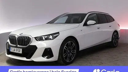 Vit Begagnad 2024 BMW i5 M Sport Kombi | 596 990 kr (Marknadspris)