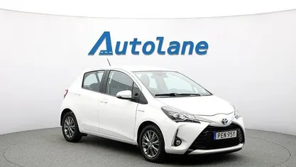Begagnad Toyota Yaris Hybrid Active 101 HK (74 kW) 2020 Vit Halvkombi