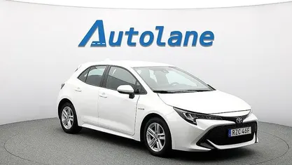 Begagnad Toyota Corolla Hybrid Active 122 HK (89 kW) 2021 Vit Halvkombi