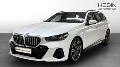 Vit (white) Begagnad 2025 BMW 530e Comfort Edition Kombi | 644 700 kr (Bra pris)