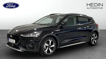 Svart (black) Begagnad 2024 Ford Focus Active Halvkombi | 224 900 kr (Marknadspris)