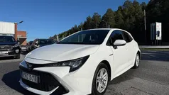 Vit Begagnad 2019 Toyota Corolla Hybrid Halvkombi | 139 900 kr (Bra pris)