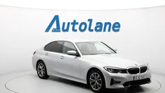 Silver (silver metallic ) Begagnad 2020 BMW 320 Shadowline Sedan | 269 900 kr (Bra pris)