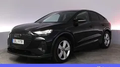 Svart Begagnad 2023 Audi Q4 Sportback e-tron Comfort SUV | 449 900 kr (Marknadspris)